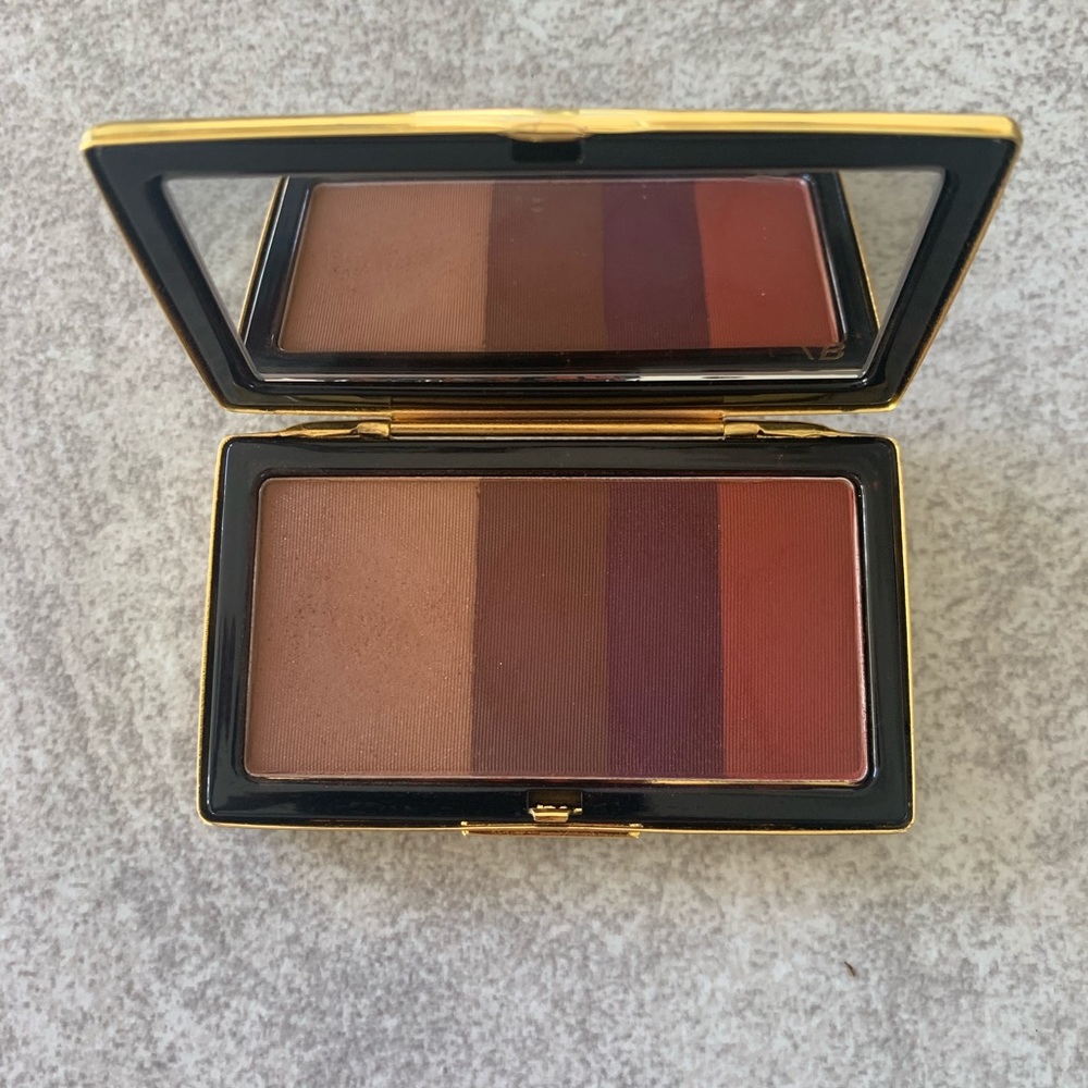 Victoria Beckham eyeshadow palette in Tweed